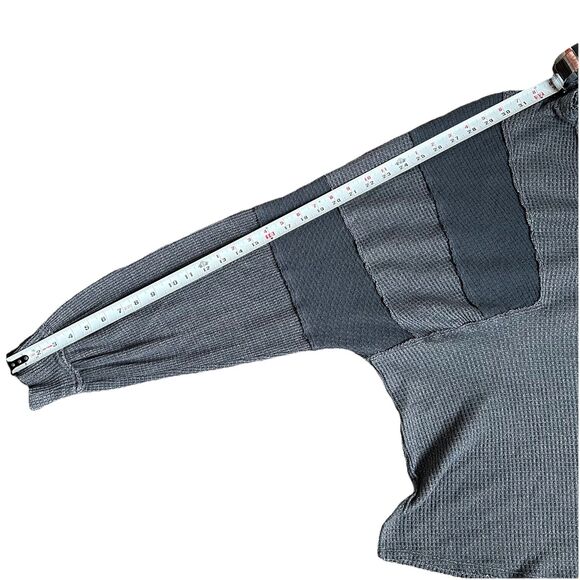 Free People We the Free Callisto Oversized Henley Waffle Top Washed Black Sz M - Picture 11 of 14